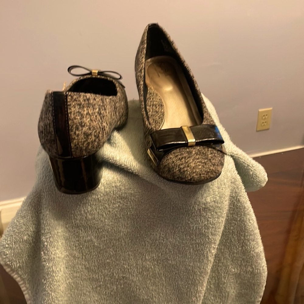 Brown tweed/fabric 2” pumps by Hush puppy